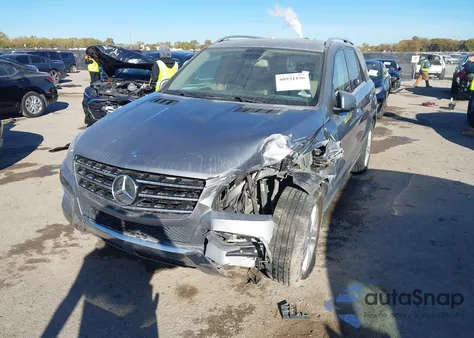 2014 Mercedes-Benz Ml 350 z USA, uszkodzony, nr VIN 4JGDA5JB1EA412095